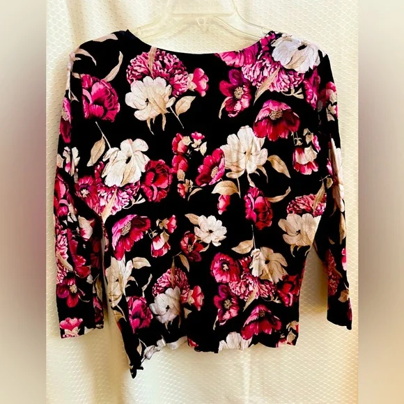 WHBM 3/4 sleeve sweater in perfect condition - Picture 3 of 5